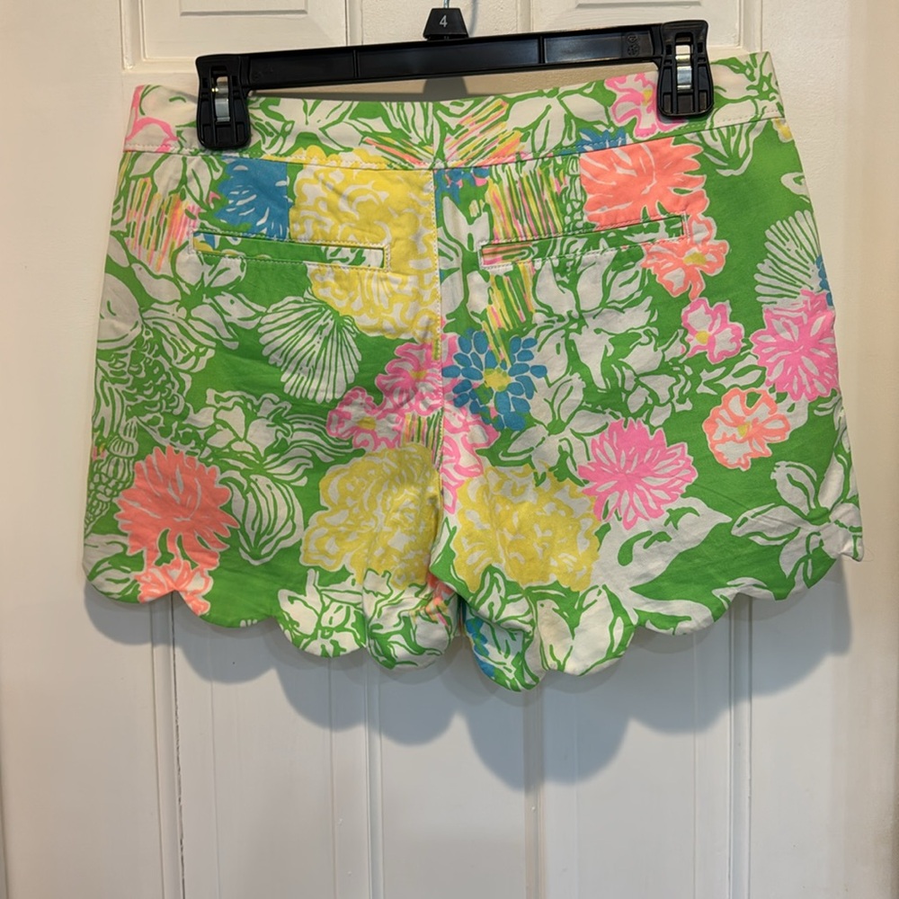 Lilly Pulitzer Hibiscus Stroll Buttercup shorts 0 - Picture 2 of 3